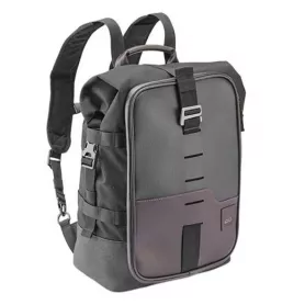 Givi CRM 101 backpack convertible into a saddle bag